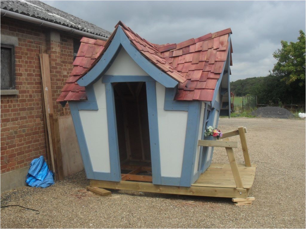 Crooked House Playhouse Plans Plougonver