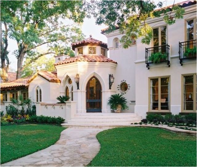 mediterranean home plans with courtyards