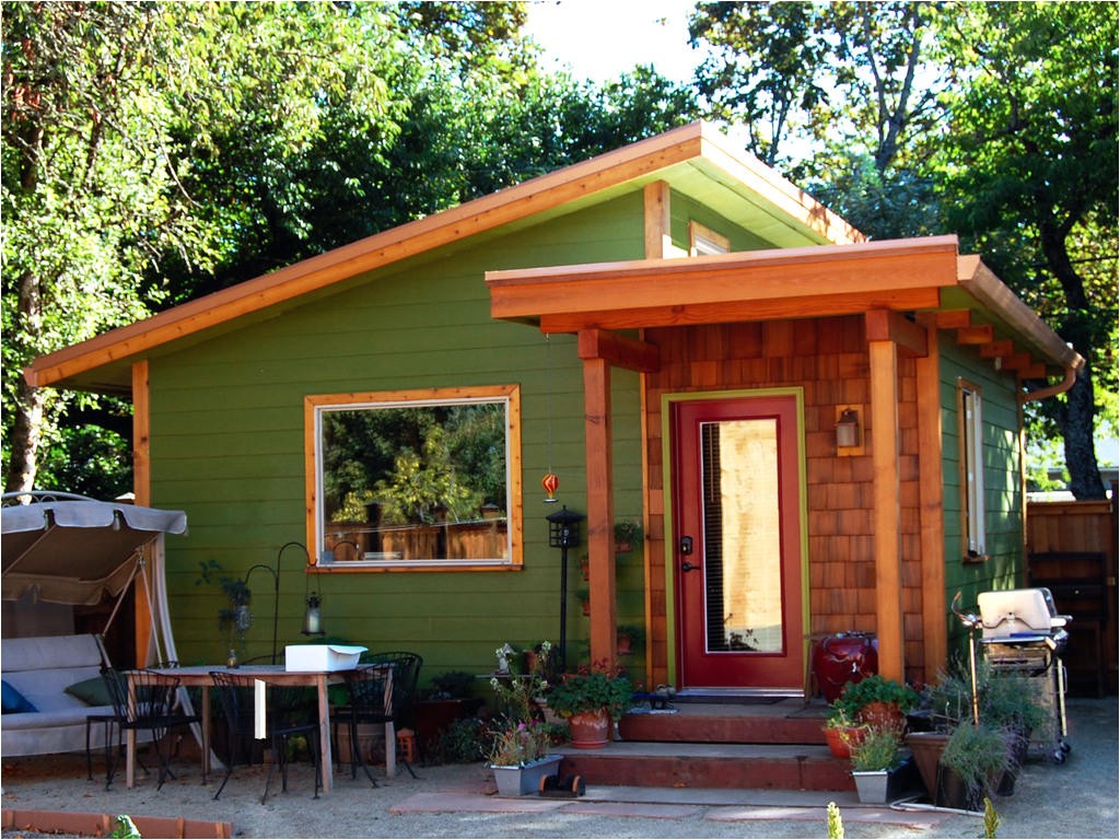 building tiny houses break down asset inequality