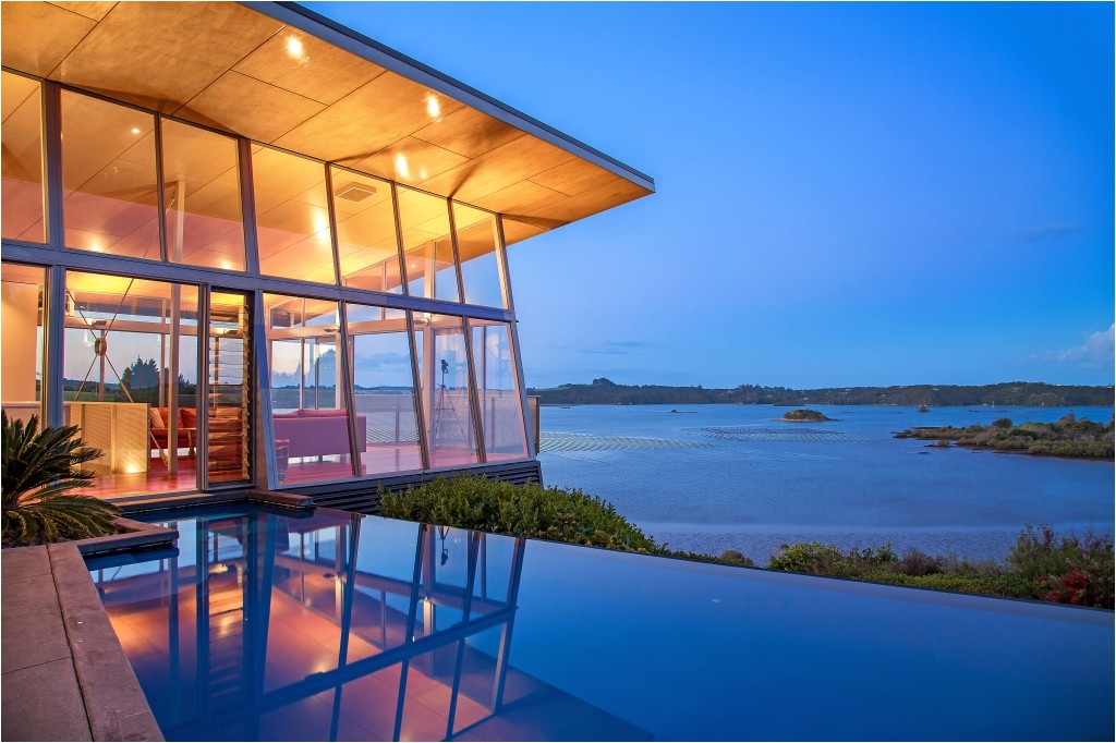 an amazingly beautiful modern waterfront house from new zealand