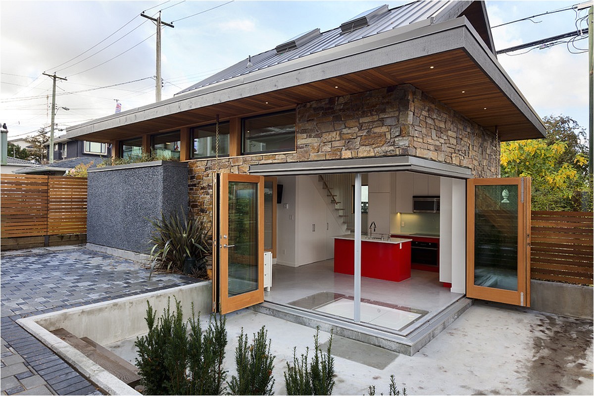 an energy efficient contemporary laneway house by lanefab