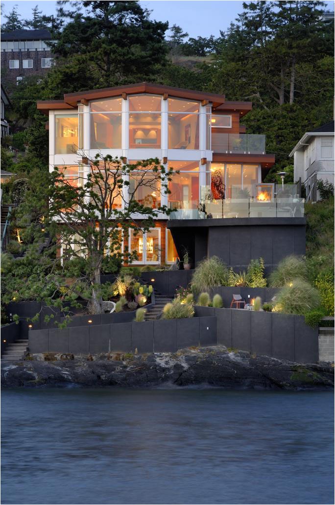 west coast modern beach house brings the outside in