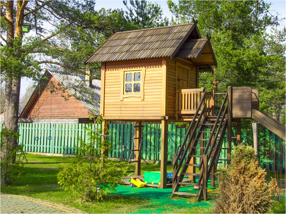 8 free plans for playhouses